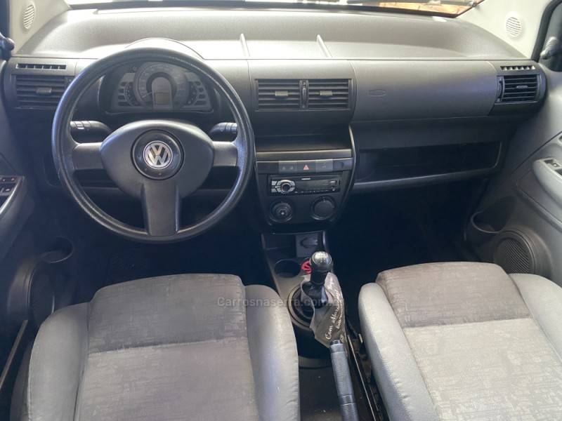 VOLKSWAGEN - FOX - 2004/2004 - Vermelha - R$ 24.900,00