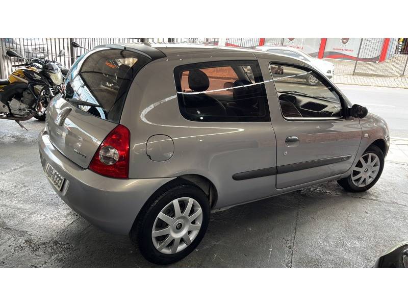 RENAULT - CLIO - 2006/2006 - Bege - R$ 16.900,00