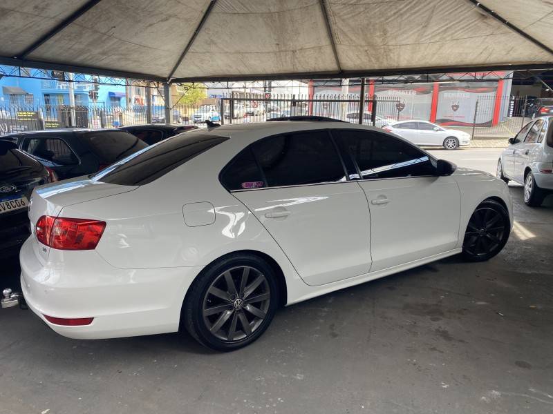 VOLKSWAGEN - JETTA - 2014/2014 - Branca - R$ 77.900,00