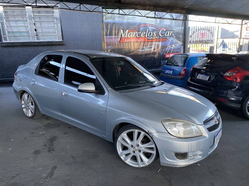 CHEVROLET - PRISMA - 2011/2012 - Prata - R$ 31.900,00
