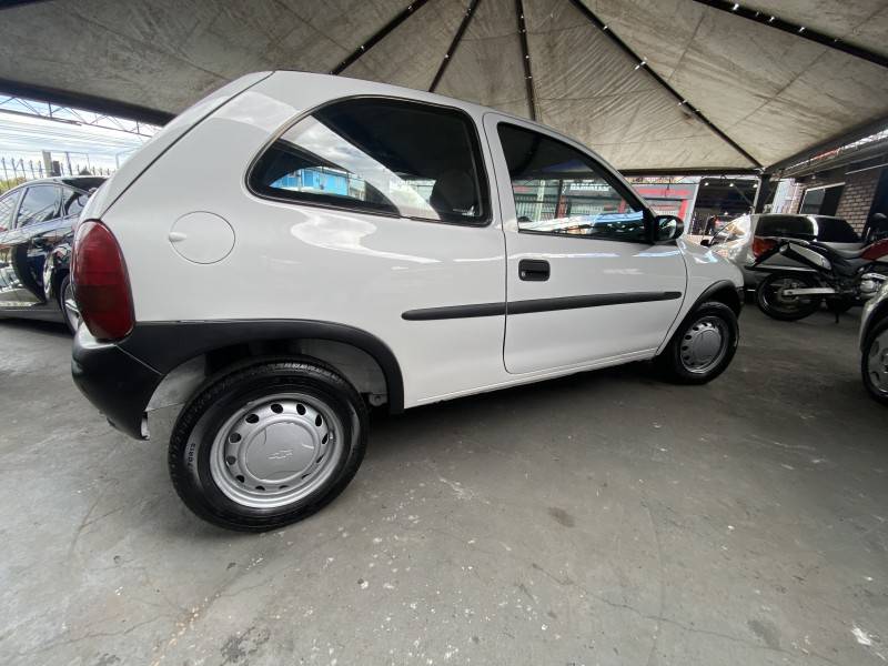 CHEVROLET - CORSA - 1997/1998 - Branca - R$ 13.900,00