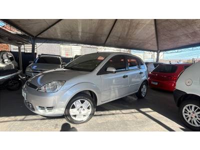 FORD - FIESTA - 2003/2003 - Prata - R$ 18.500,00