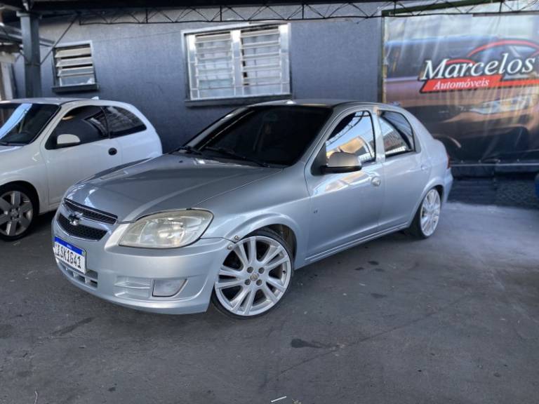 CHEVROLET - PRISMA - 2011/2012 - Prata - R$ 31.900,00