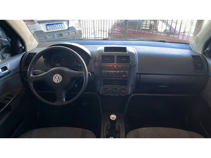 VOLKSWAGEN - POLO - 2003/2003 - Preta - R$ 23.900,00
