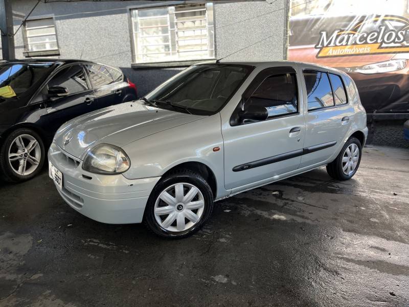 RENAULT - CLIO - 2001/2001 - Prata - R$ 14.900,00