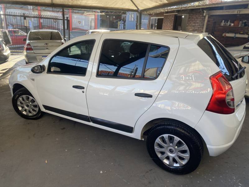 RENAULT - SANDERO - 2009/2009 - Branca - R$ 26.900,00