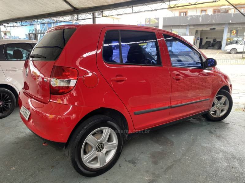 VOLKSWAGEN - FOX - 2004/2004 - Vermelha - R$ 24.900,00