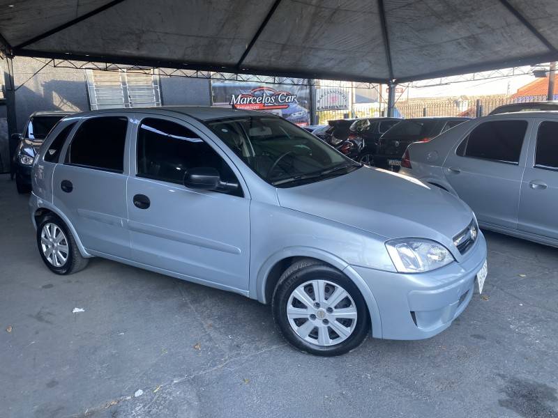 CHEVROLET - CORSA - 2010/2011 - Prata - R$ 30.900,00