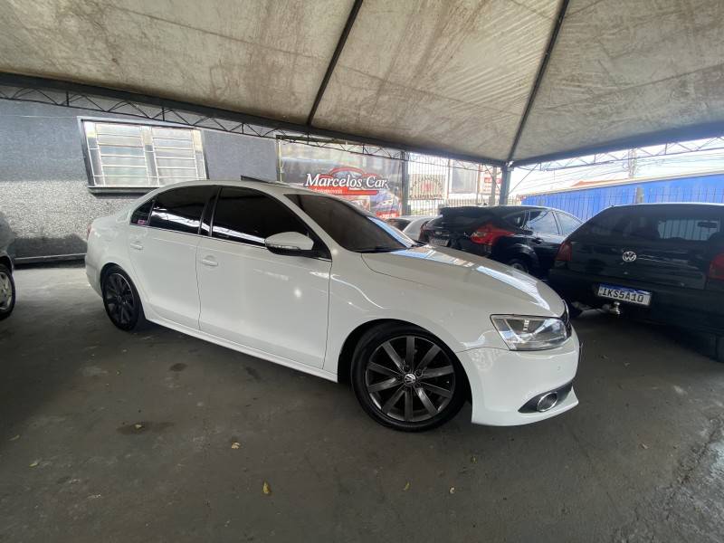 VOLKSWAGEN - JETTA - 2014/2014 - Branca - R$ 77.900,00