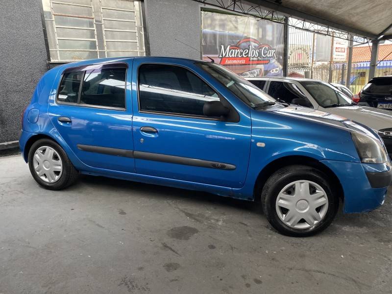 RENAULT - CLIO - 2004/2004 - Azul - R$ 18.900,00