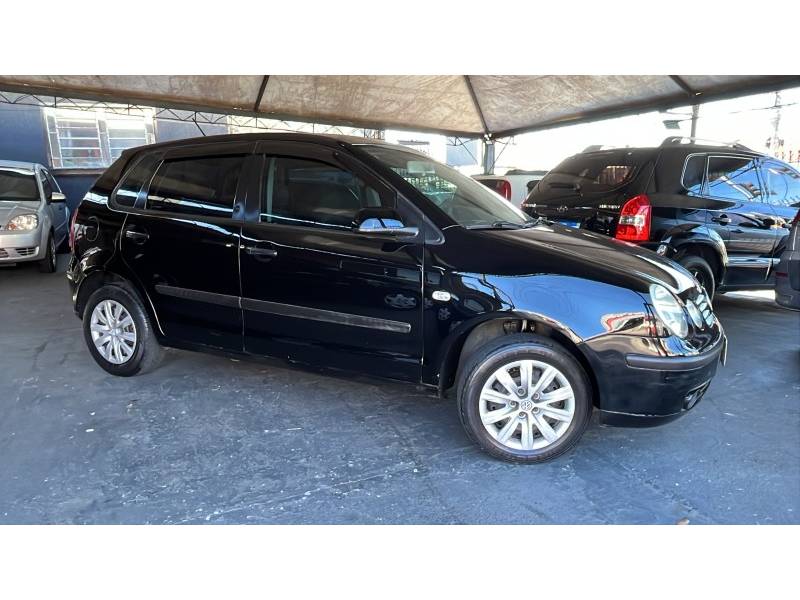 VOLKSWAGEN - POLO - 2003/2003 - Preta - R$ 23.900,00