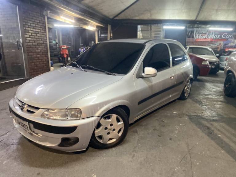 CHEVROLET - CELTA - 2001/2001 - Branca - R$ 17.900,00