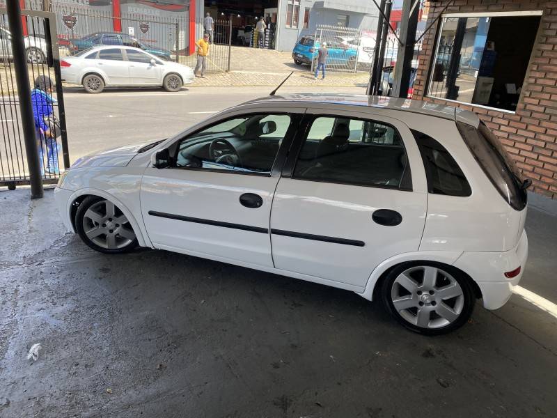 CHEVROLET - CORSA - 2007/2008 - Branca - R$ 24.900,00