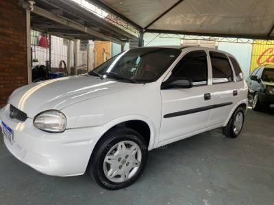 CHEVROLET - CORSA - 2001/2001 - Preta - R$ 14.900,00