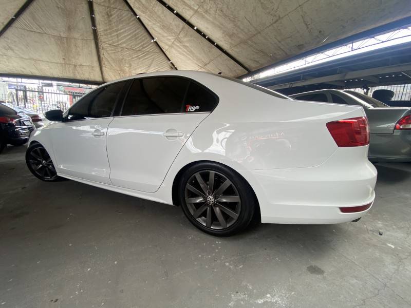 VOLKSWAGEN - JETTA - 2014/2014 - Branca - R$ 77.900,00