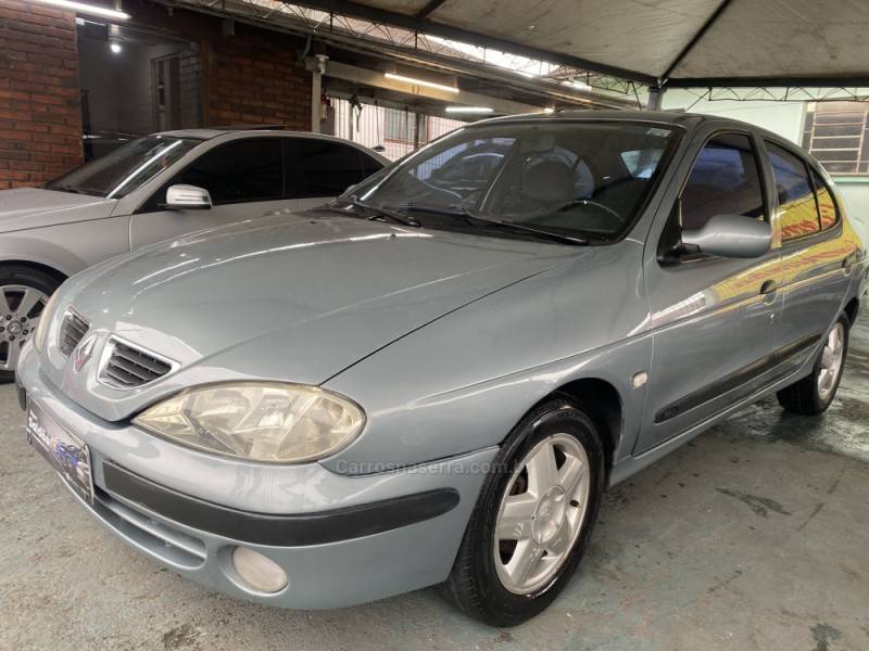 RENAULT - MÉGANE - 2001/2001 - Cinza - R$ 14.000,00