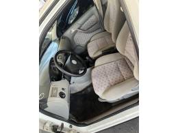 VOLKSWAGEN - SAVEIRO - 2001/2001 - Branca - R$ 26.900,00