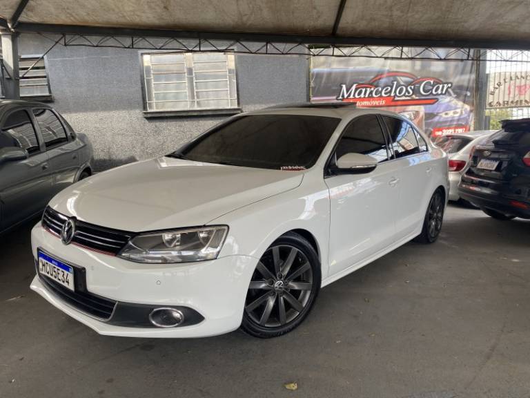 VOLKSWAGEN - JETTA - 2014/2014 - Branca - R$ 77.900,00