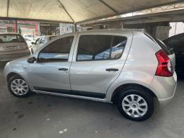 RENAULT - SANDERO - 2009/2009 - Prata - R$ 25.900,00