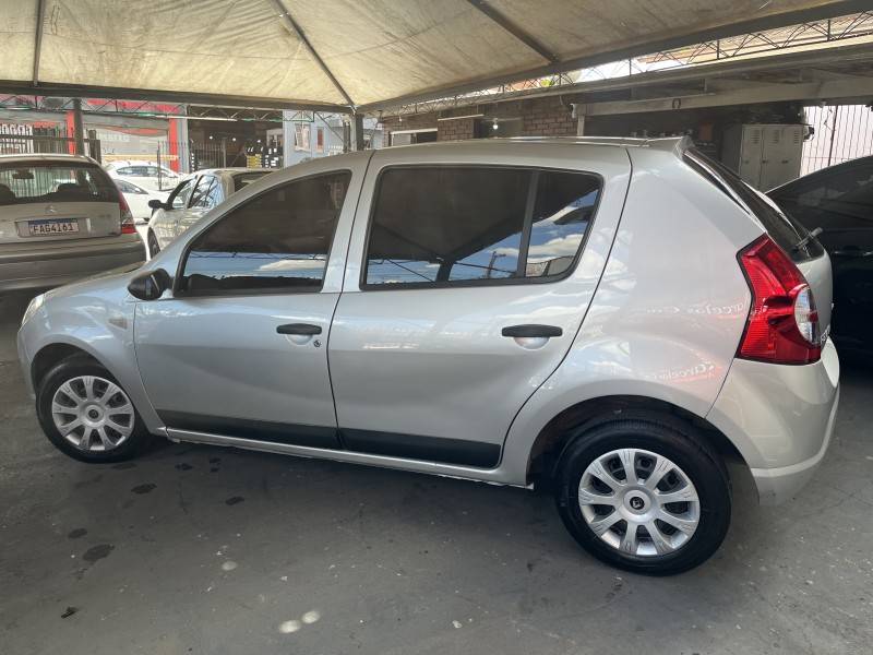 RENAULT - SANDERO - 2009/2009 - Prata - R$ 25.900,00