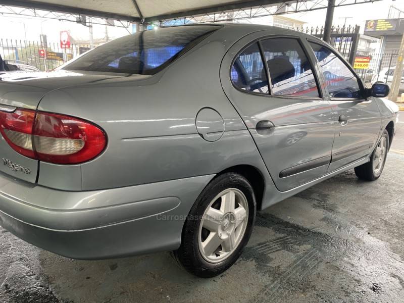 RENAULT - MÉGANE - 2001/2001 - Cinza - R$ 14.000,00