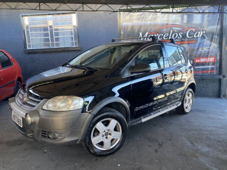VOLKSWAGEN - CROSSFOX - 2006/2007 - Preta - R$ 34.500,00