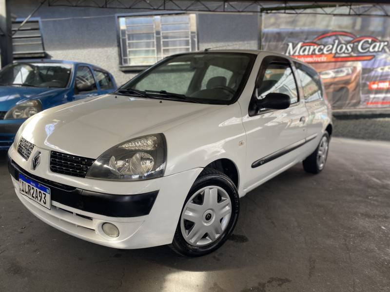 RENAULT - CLIO - 2004/2004 - Branca - R$ 17.900,00