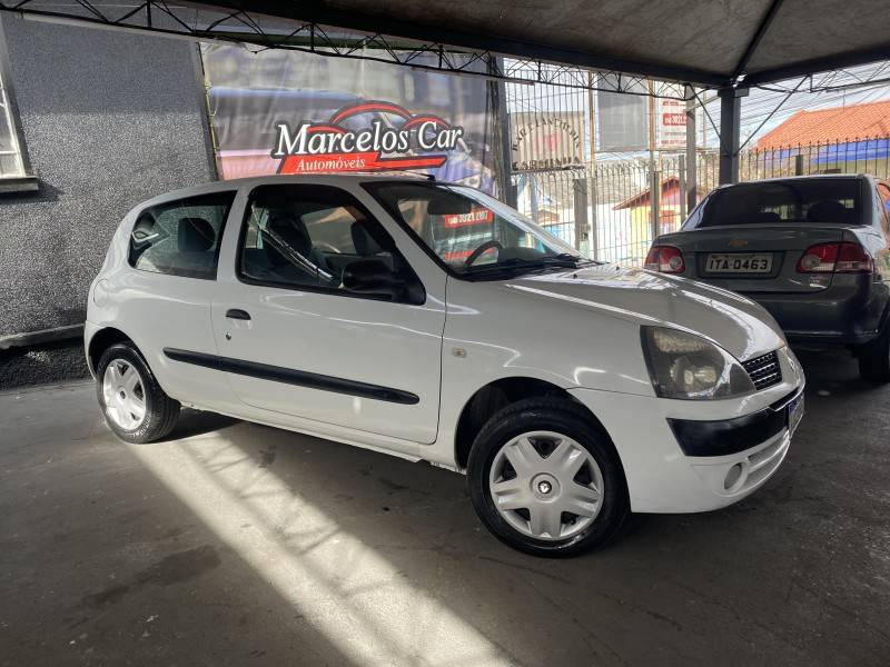 RENAULT - CLIO - 2004/2004 - Branca - R$ 17.900,00