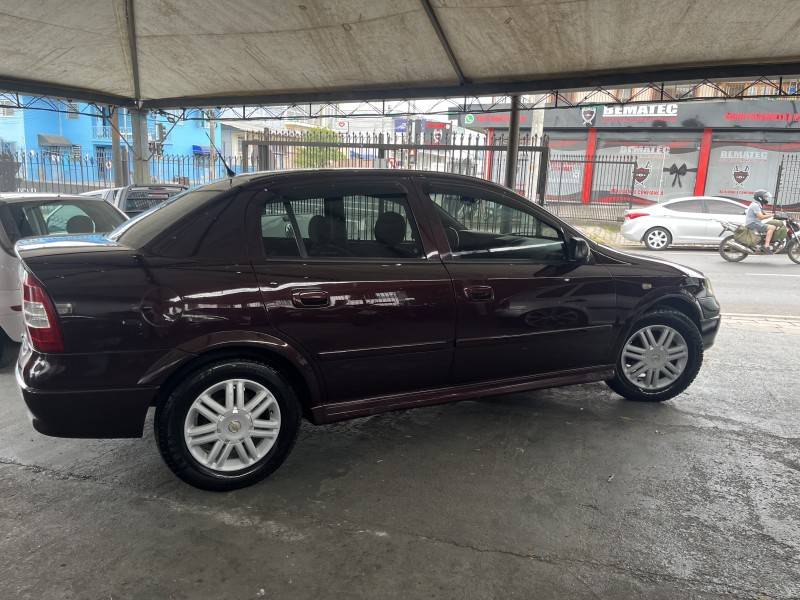 CHEVROLET - ASTRA - 2001/2001 - Vermelha - R$ 20.900,00