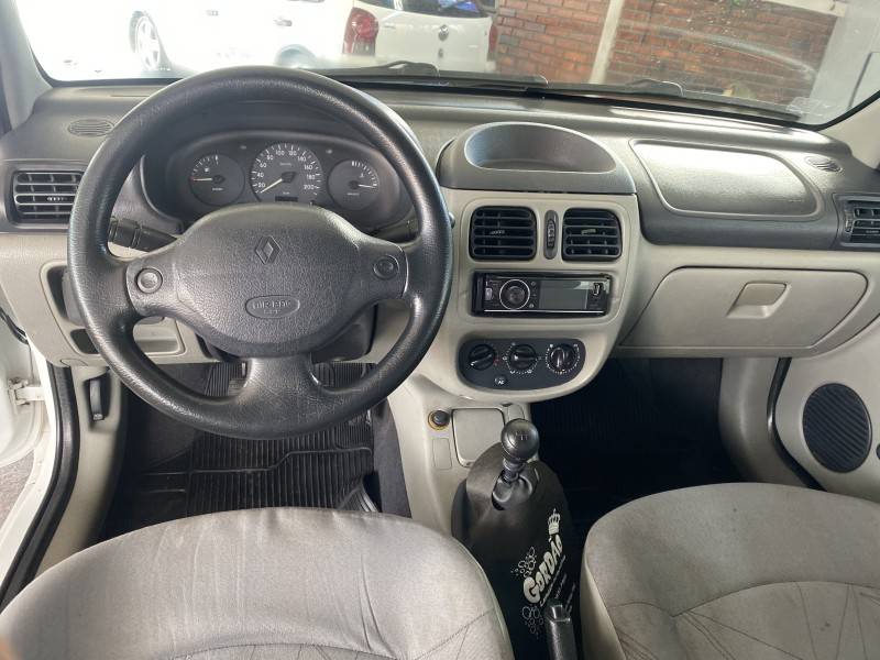 RENAULT - CLIO - 2004/2004 - Branca - R$ 17.900,00