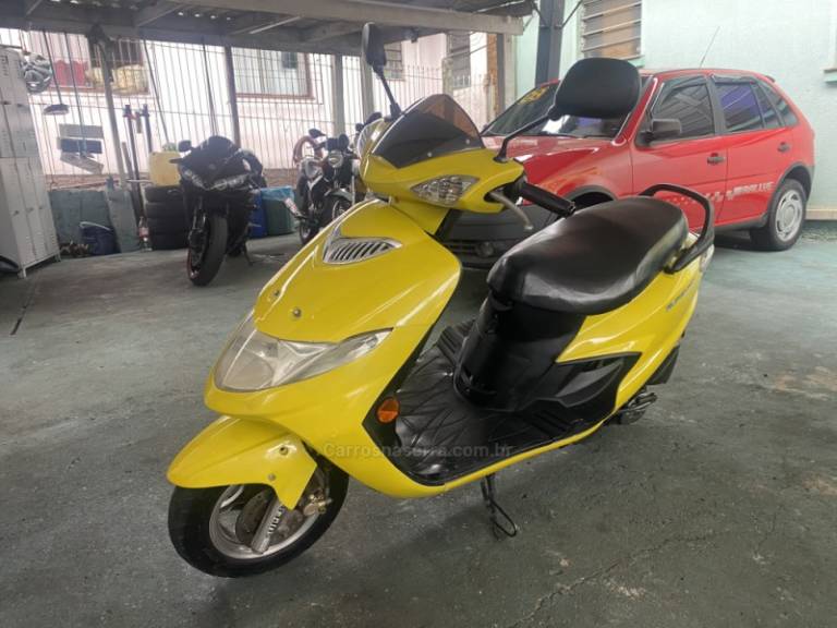 SUZUKI - AN125 BURGMAN - 2007/2007 - Amarela - R$ 6.300,00