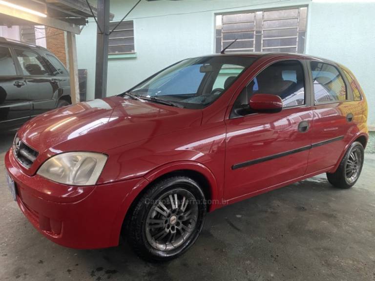 CHEVROLET - CORSA - 2005/2005 - Vermelha - R$ 18.900,00