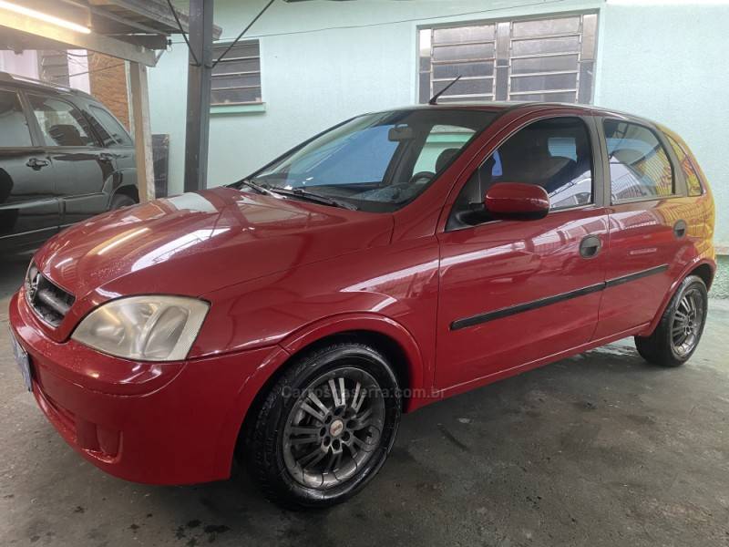 CHEVROLET - CORSA - 2005/2005 - Vermelha - R$ 18.900,00