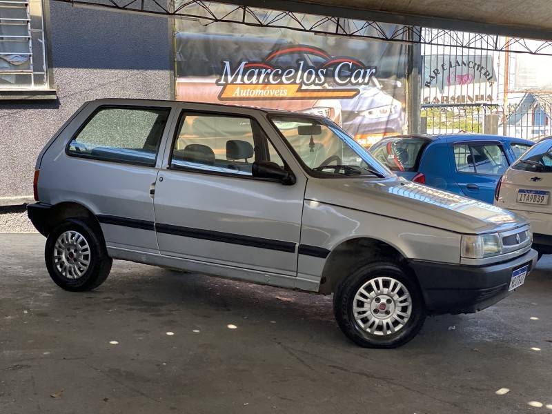 FIAT - UNO - 2003/2004 - Prata - R$ 13.900,00