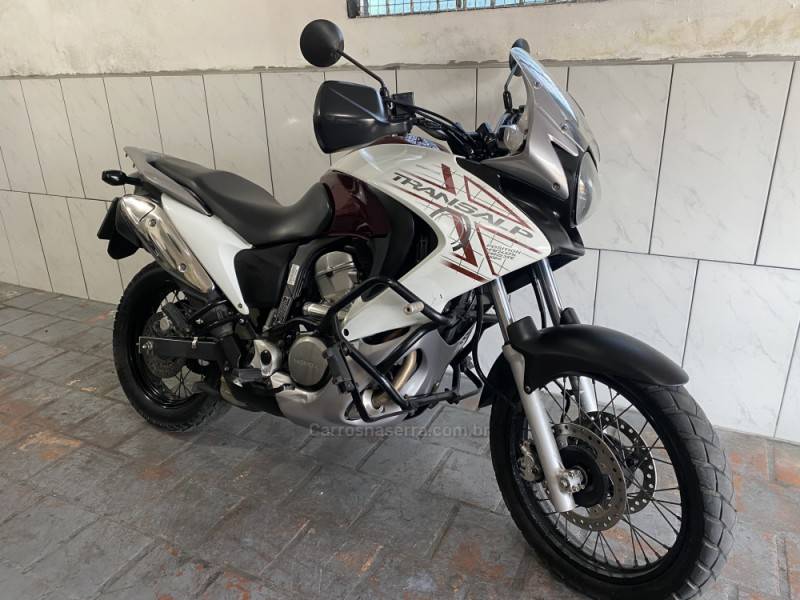 HONDA - XL 700V - 2011/2011 - Branca - R$ 33.000,00