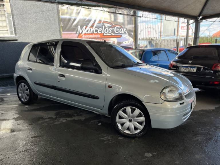 RENAULT - CLIO - 2001/2001 - Prata - R$ 14.900,00