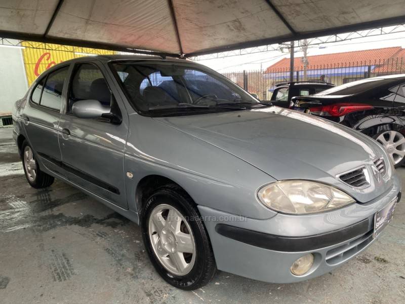 RENAULT - MÉGANE - 2001/2001 - Cinza - R$ 14.000,00