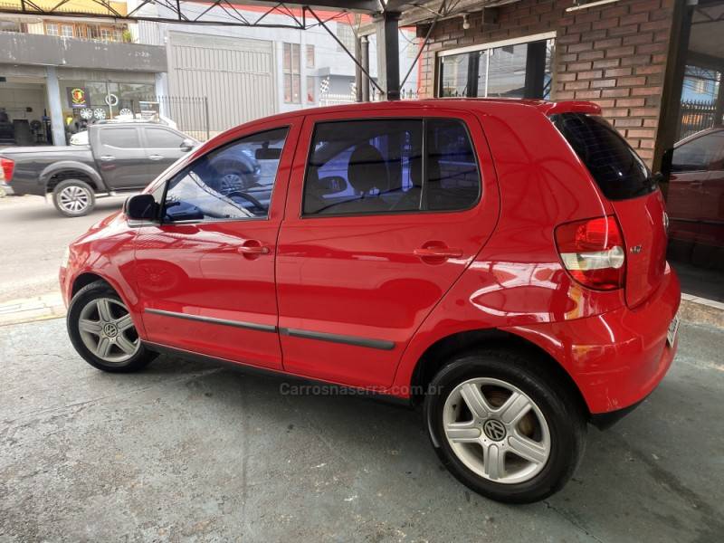 VOLKSWAGEN - FOX - 2004/2004 - Vermelha - R$ 24.900,00