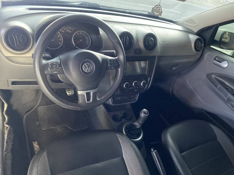 VOLKSWAGEN - SAVEIRO - 2012/2013 - Branca - R$ 48.900,00