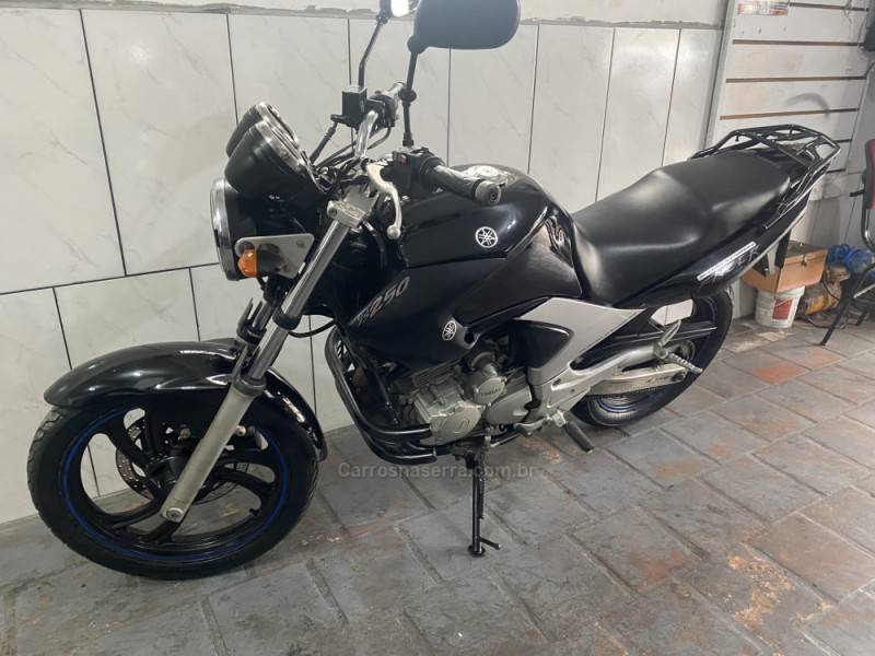 YAMAHA - FAZER - 2008/2008 - Preta - R$ 10.900,00