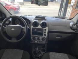 FORD - FIESTA - 2014/2014 - Vermelha - R$ 28.900,00