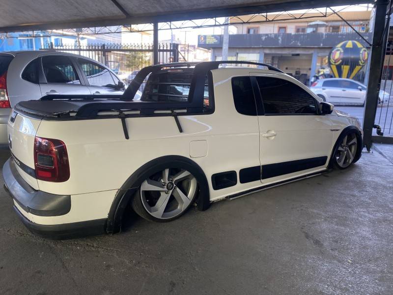 VOLKSWAGEN - SAVEIRO - 2012/2013 - Branca - R$ 48.900,00