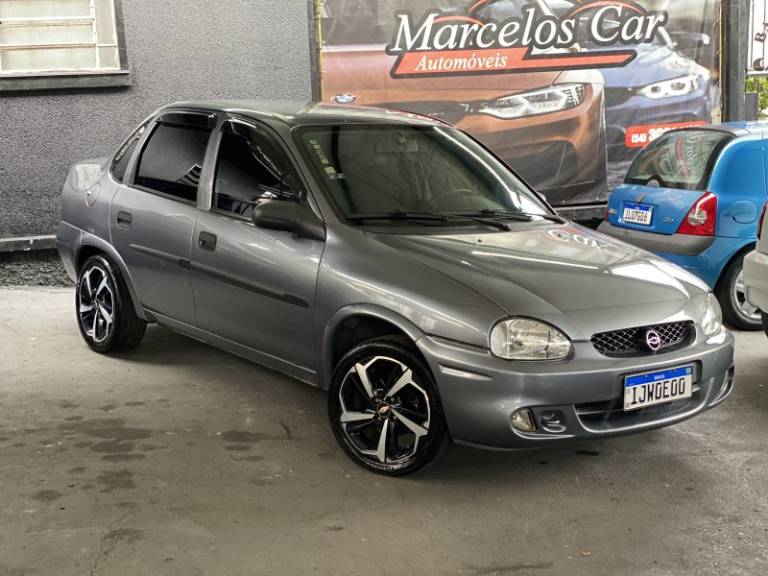 CHEVROLET - CORSA - 2002/2002 - Cinza - R$ 18.500,00