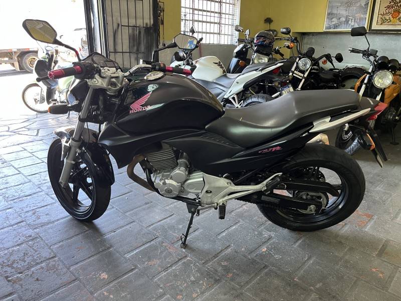 HONDA - CB 300R - 2012/2012 - Preta - R$ 14.200,00