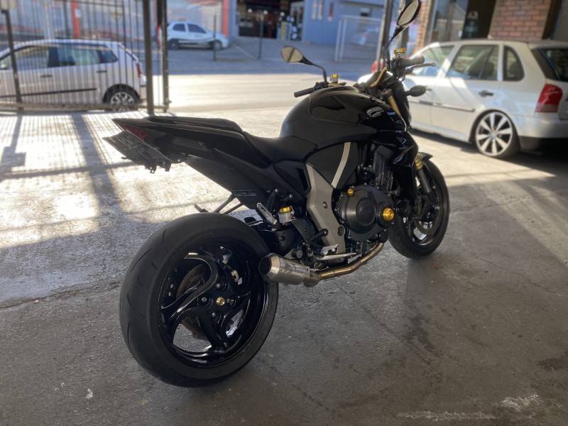HONDA - CB 1000R - 2012/2012 - Preta - R$ 44.900,00