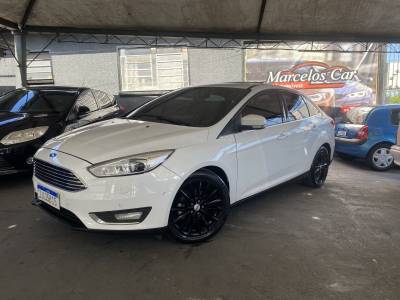 FORD - FOCUS - 2016/2016 - Branca - R$ 64.900,00