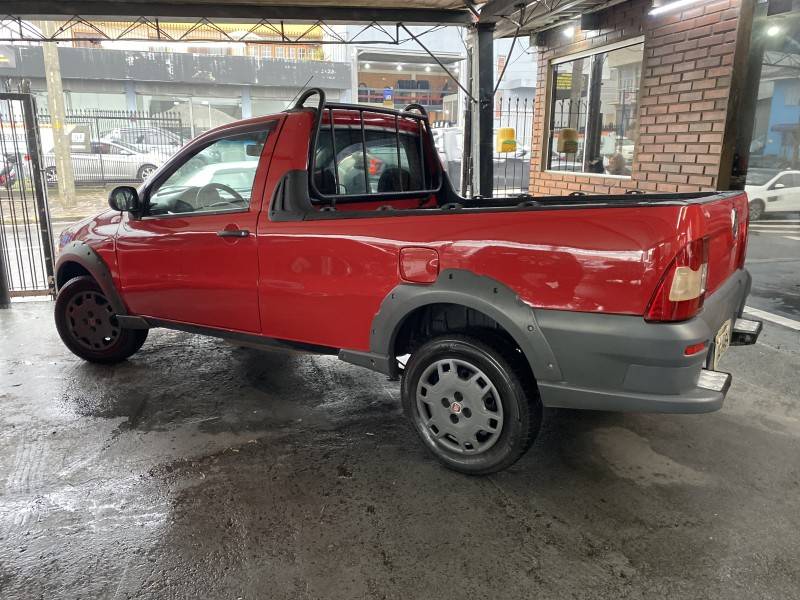FIAT - STRADA - 2009/2010 - Vermelha - R$ 35.900,00