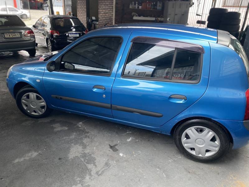 RENAULT - CLIO - 2004/2004 - Azul - R$ 18.900,00