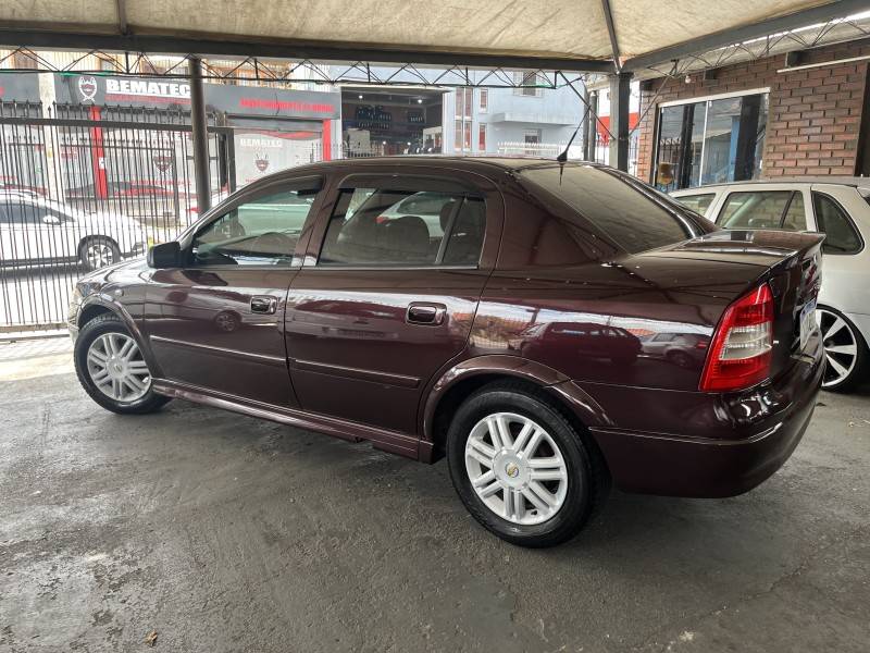 CHEVROLET - ASTRA - 2001/2001 - Vermelha - R$ 20.900,00