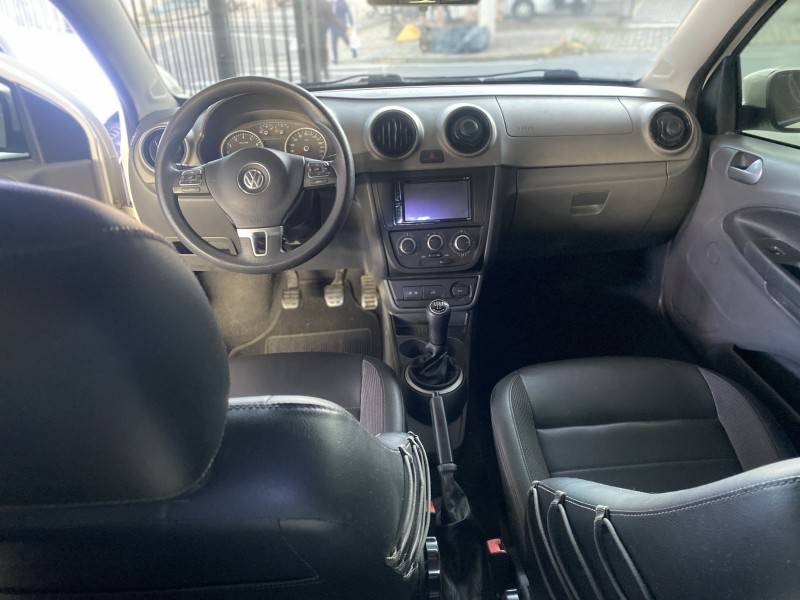 VOLKSWAGEN - SAVEIRO - 2012/2013 - Branca - R$ 48.900,00
